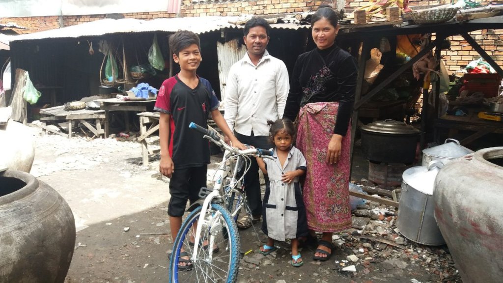 Let 175 Poor Children Enjoy the Right to Education