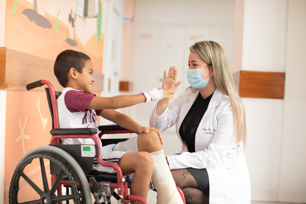 Give health to 60,000 sick children in Colombia
