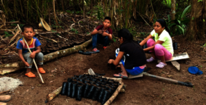 Angelica preparing bags to produce more Inga trees