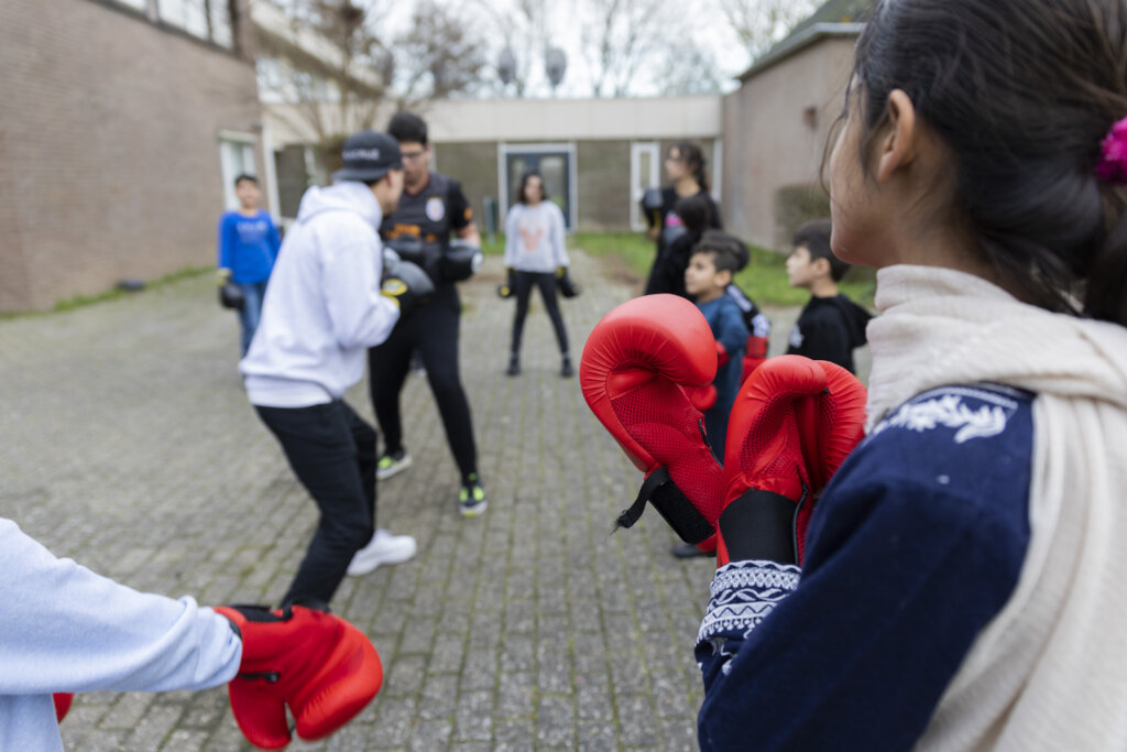 Workshop Tour for children in Dutch refugee camps
