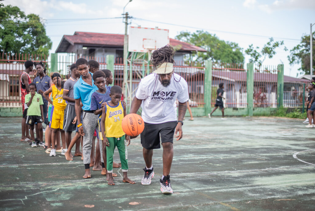 Move Forward Suriname: Dance en sports for kids