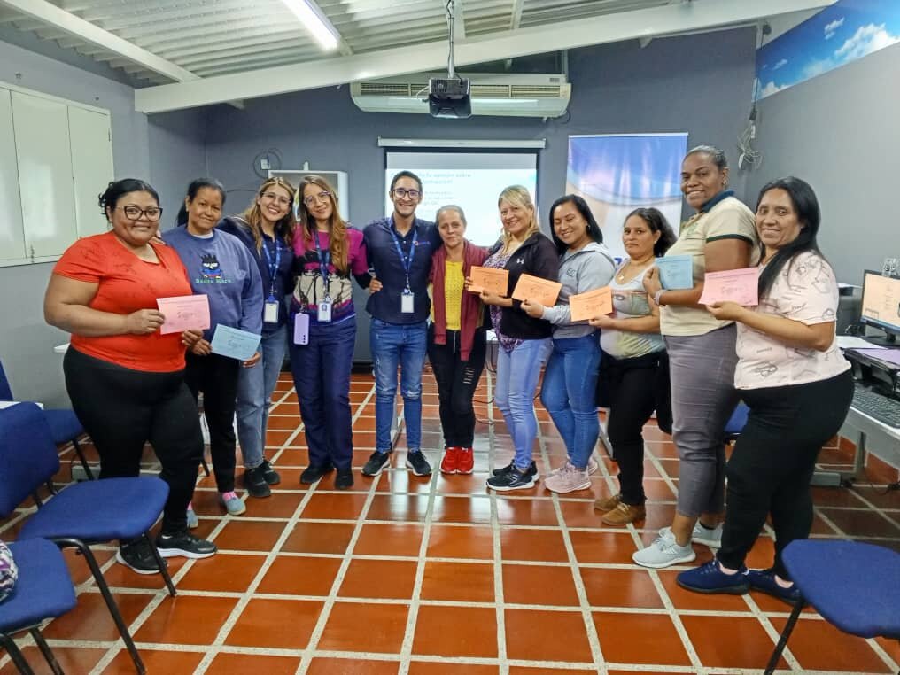Training session to volunteers and community