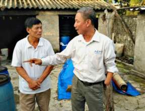 AEPD outreach workers like Thuan advise caregivers