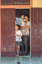 Nguyen Thanh Long with his children