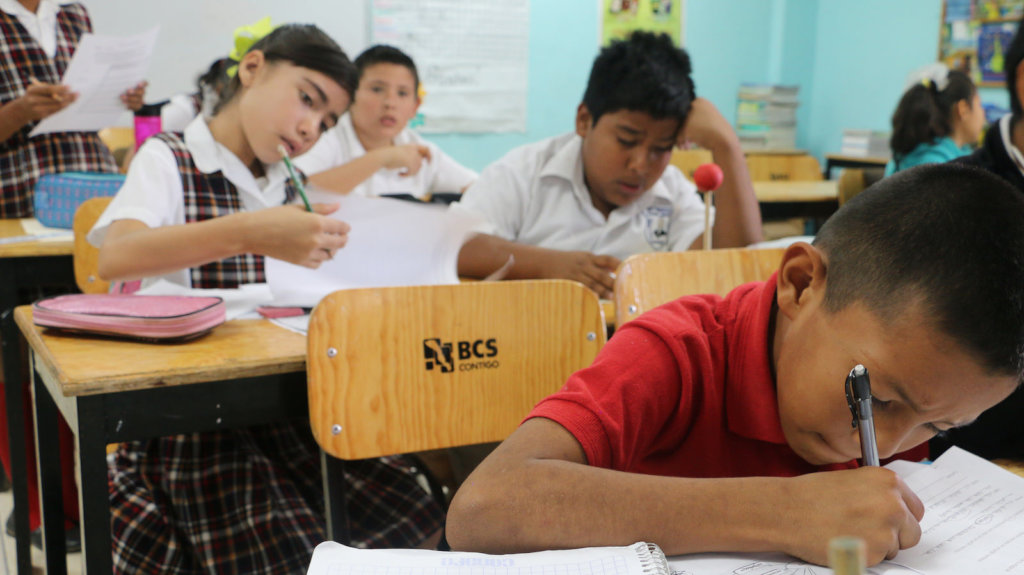 No walls 4 education! 3500 PC for Mexican students