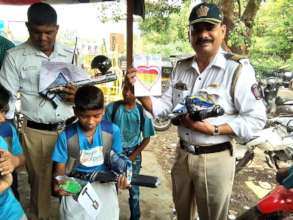 AXF DaanUtsav Thanking our Traffic Policemen