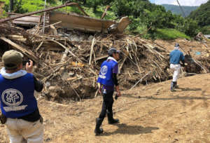 Inspecting the damage situation