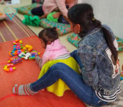 Mum and baby, attending a maternal education class