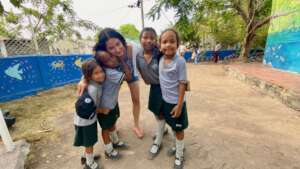 ESMT Volunteer and Punta Arena school children