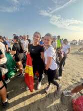 student volunteers at laguito clean up
