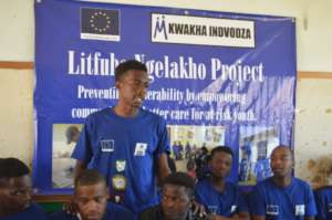 A group of emajaha (young men) share ideas.