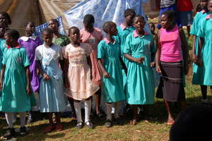 Cute ones in primary school sing about AIDS