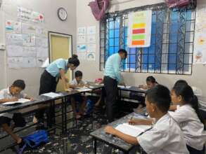 Teachers're supporting their students in CBE class