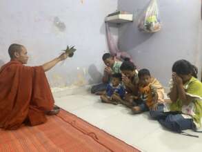 SCC monk pray the family happiness