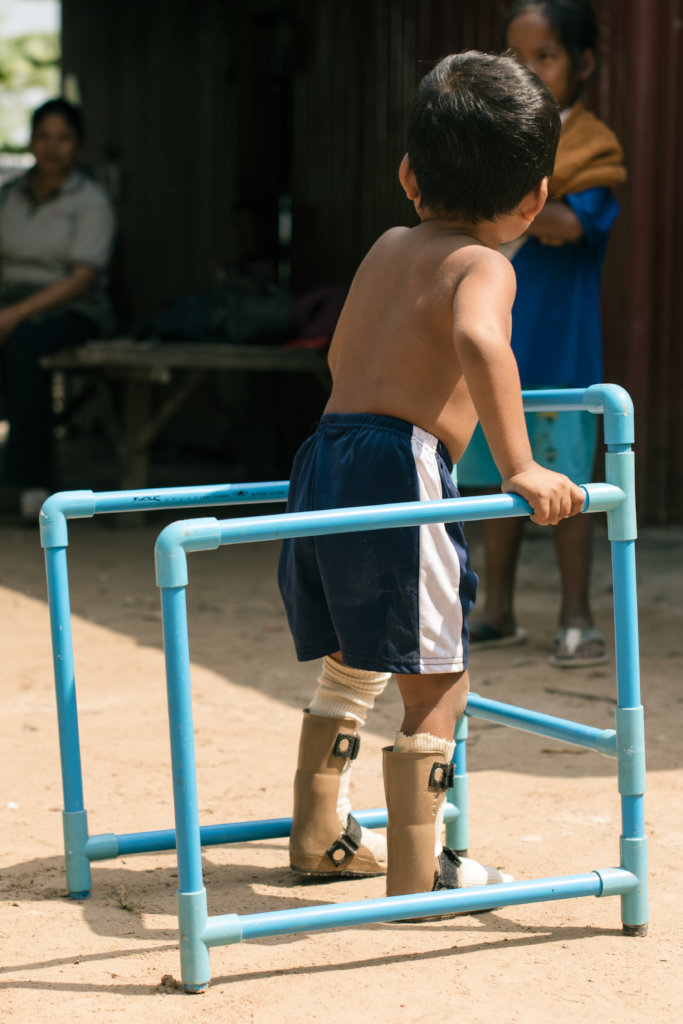 洋書 Aid dependence in Cambodia Therapy Services for 80 Cambodian Families - GlobalGiving