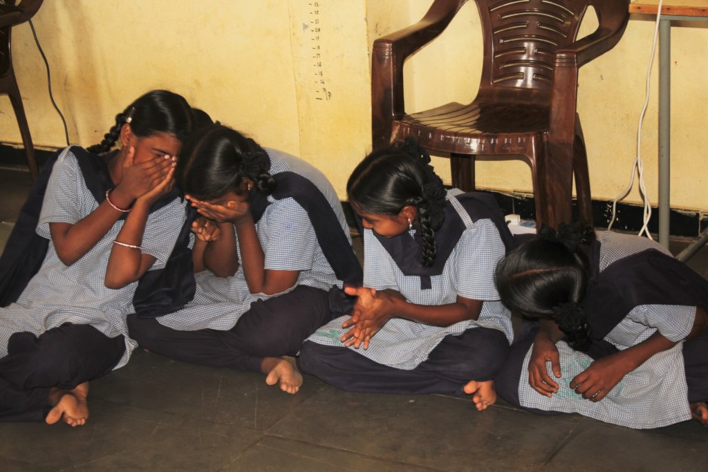 GIFT HEALTH... Help Screen 5300 Rural Indian Girls