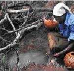 An orphan girl fechting  contaminated water