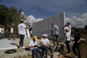 Volunteers working on the walls !