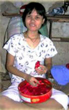 Nguyen Thi Huyen blind eyes but want to learn to