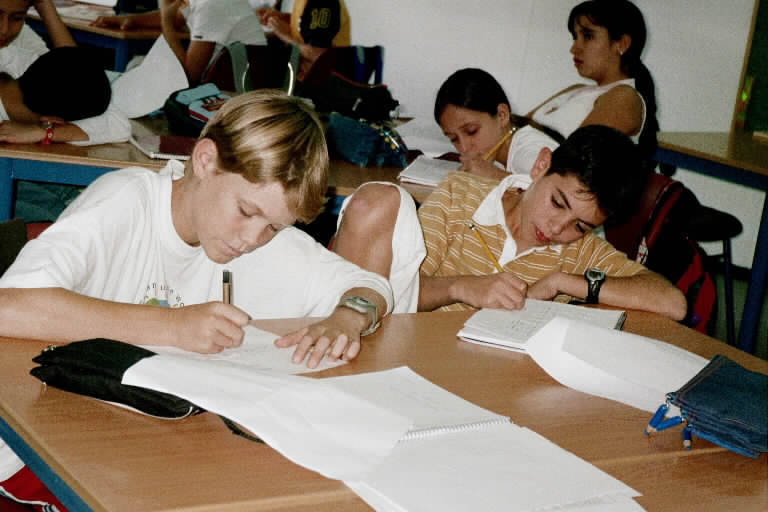 1,000 Jewish and Arab Students Learning Together