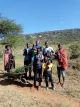 Planting trees with families in Kenya