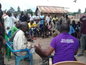 Meeting with community members at Apuayem