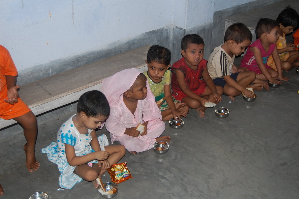 Help to get breakfast for 500 Poor Kids at school
