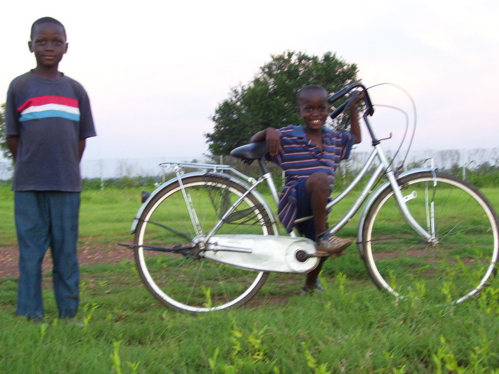 Bicycles, 495 Cocoa Farmers' School Children in Gh