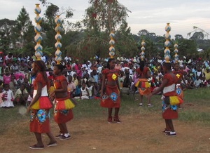 Bitone Troupe in a Pot Dance