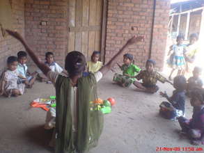 Balwadi Teacher is teaching Exercise to children