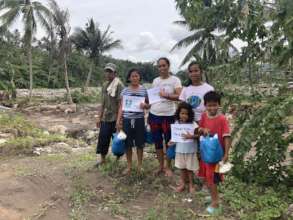 Distribution of food and hygiene kits