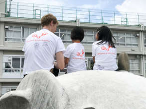 Volunteer interacting with the children