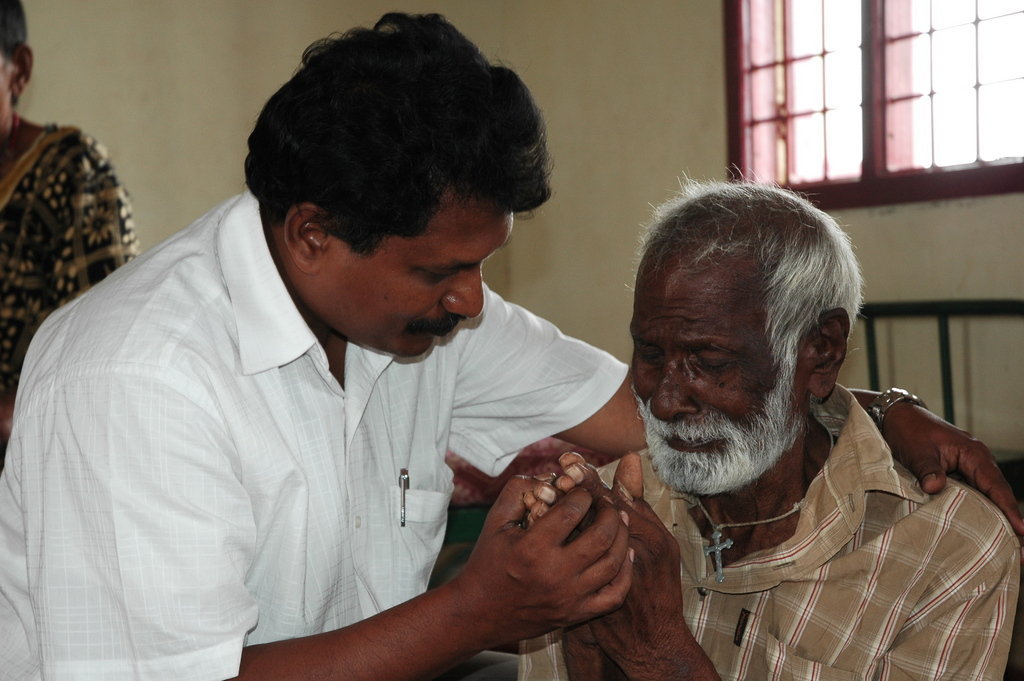 Provide Rescue Vans to 100 DyingDestitute in India
