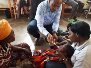 Infant Weaning trainee working with mother & baby