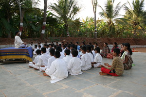 Guruji Pattabhiram conducting a meditation session