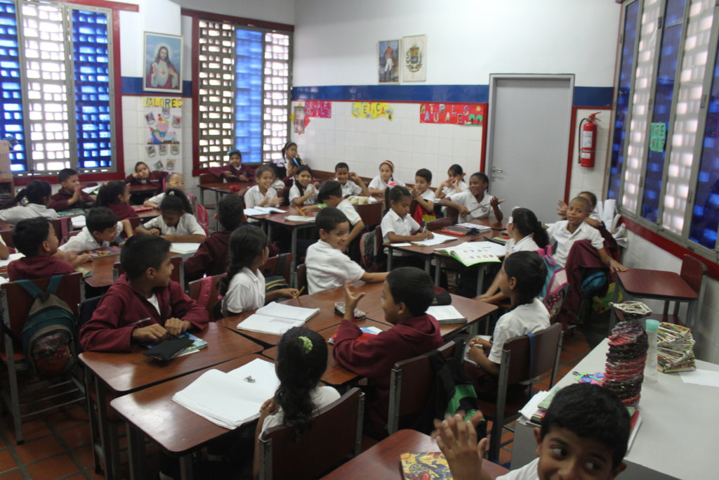VENEZUELA: EDUCATE, FEED AND HEAL 400 SLUM KIDS