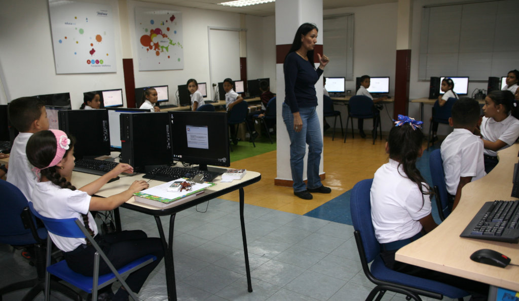 VENEZUELA: EDUCATE, FEED AND HEAL 400 SLUM KIDS