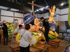 Volunteers build an Iida Toroyama Festival float