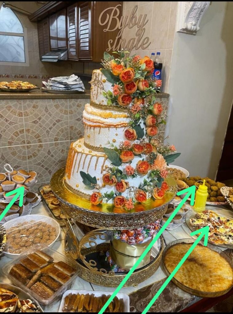 A wedding cake made by the displaced woman, Wafiyy