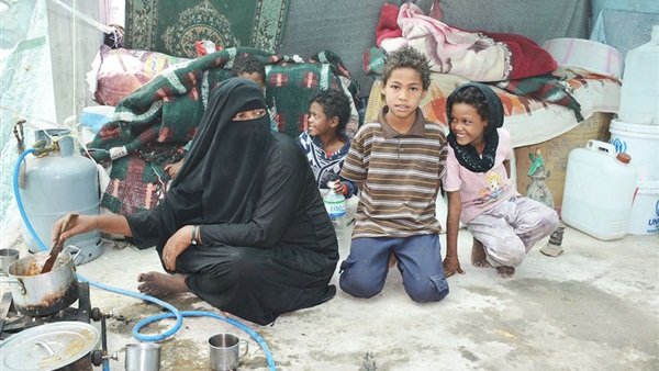 Train and operate 300 displaced women in Yemen