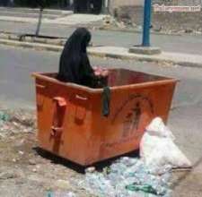 Displaced women in Yemen