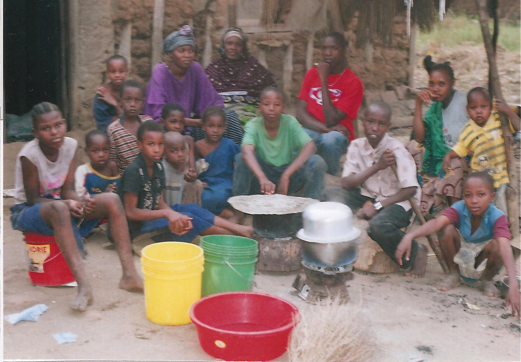 Help 10 Women to feed their children
