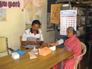 Dr Ravi Kumar treating patients
