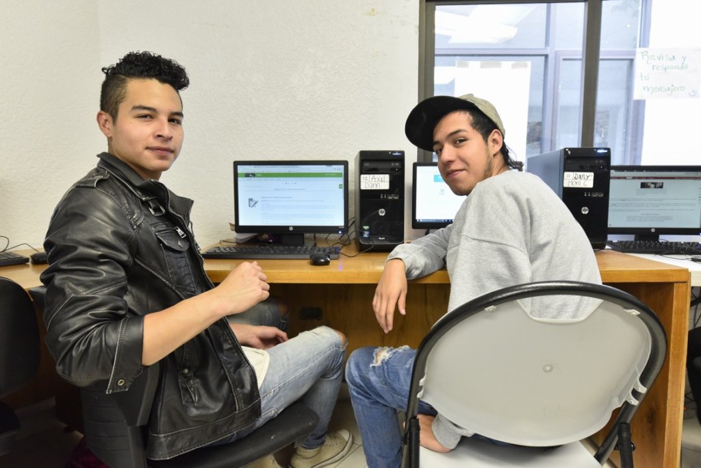 School for young Mexicans socially disadvantaged.