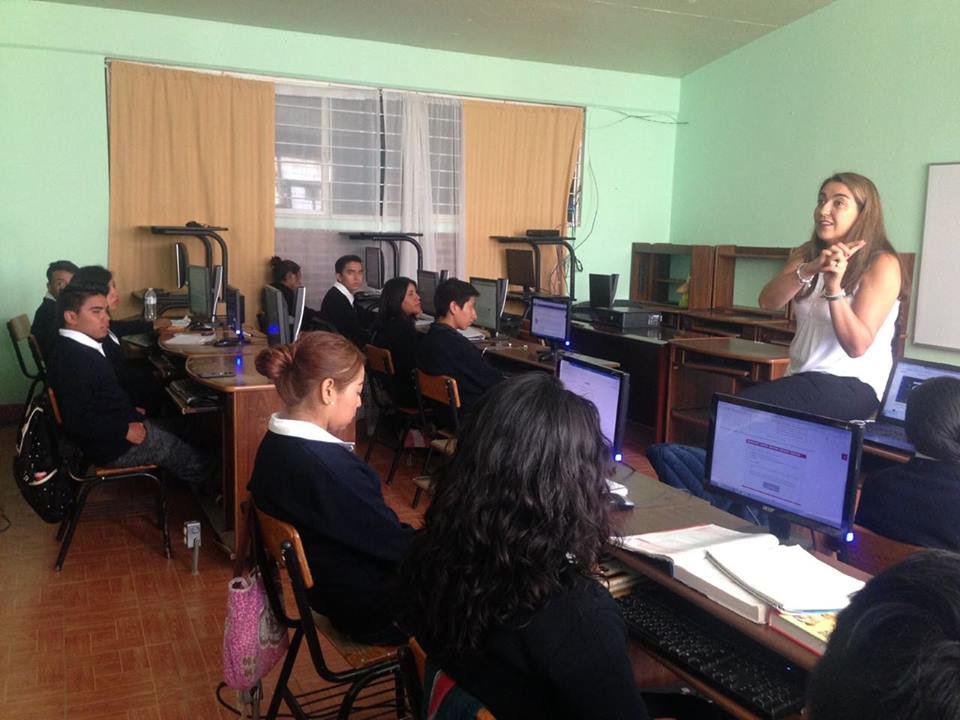 School for young Mexicans socially disadvantaged.