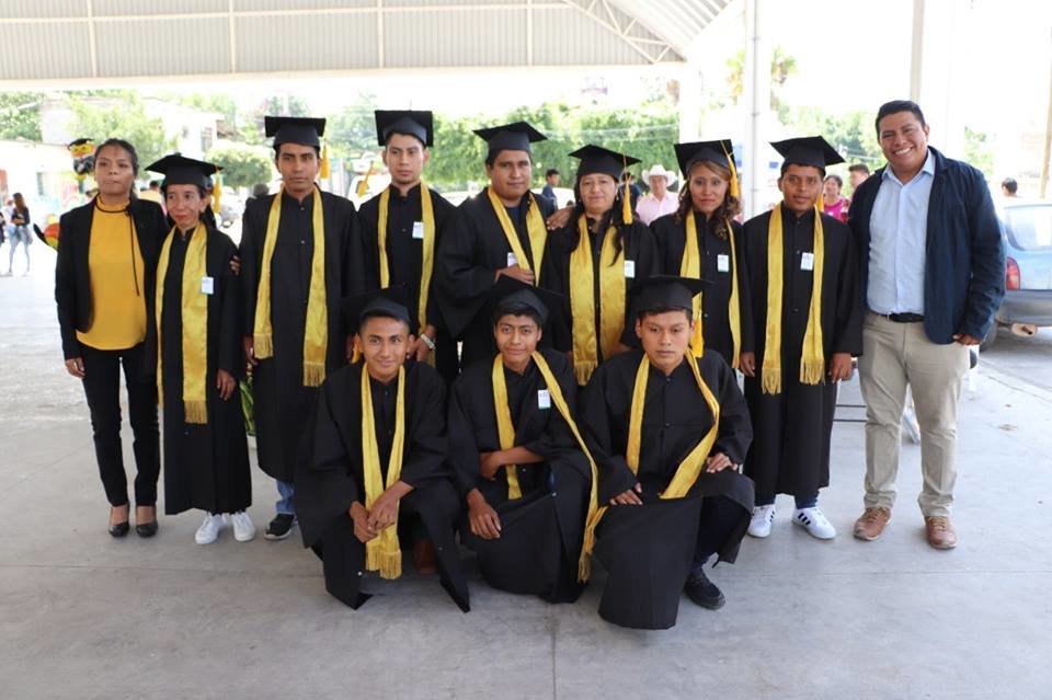 School for young Mexicans socially disadvantaged.