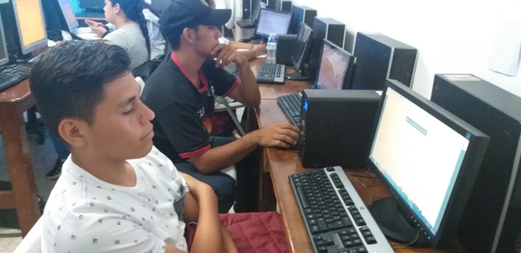 School for young Mexicans socially disadvantaged.