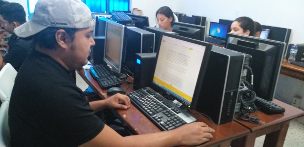 School for young Mexicans socially disadvantaged.