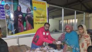 Distribution of food packets at Shelter Home