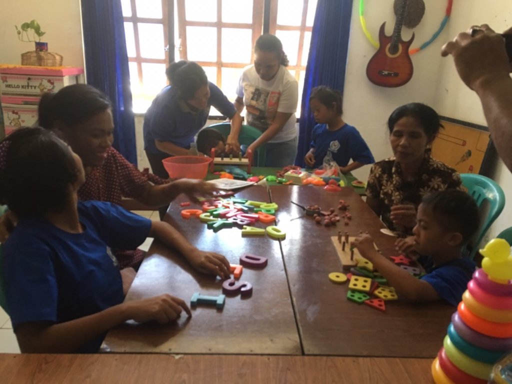 Equip School Health Unit in East Indonesia